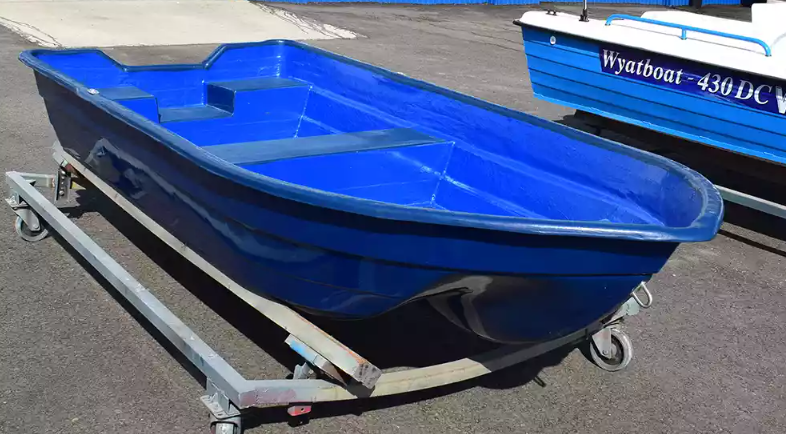 Стеклопластиковая лодка Neman-340 (тримаран) в Рыбинске