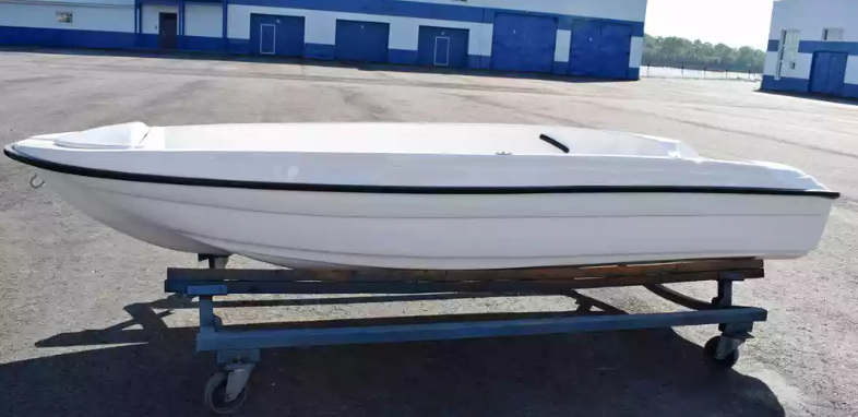 Стеклопластиковая лодка Пингвин (тримаран) в Рыбинске