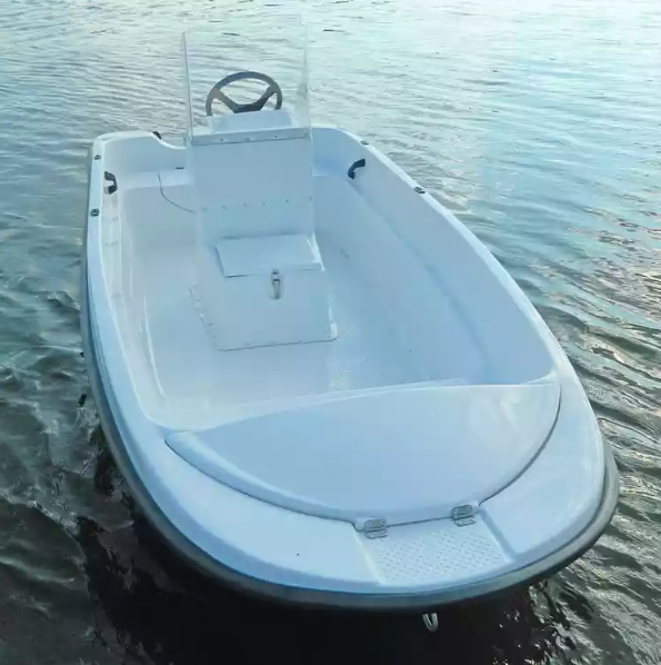 Стеклопластиковая лодка Пингвин с консолью (тримаран) в Рыбинске