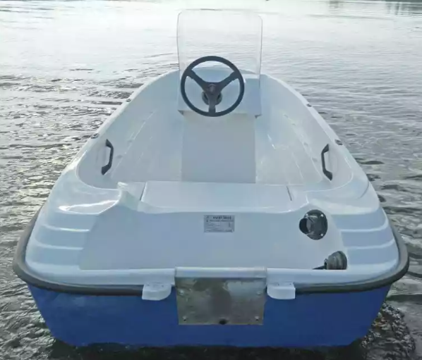 Стеклопластиковая лодка Пингвин с консолью (тримаран) в Рыбинске