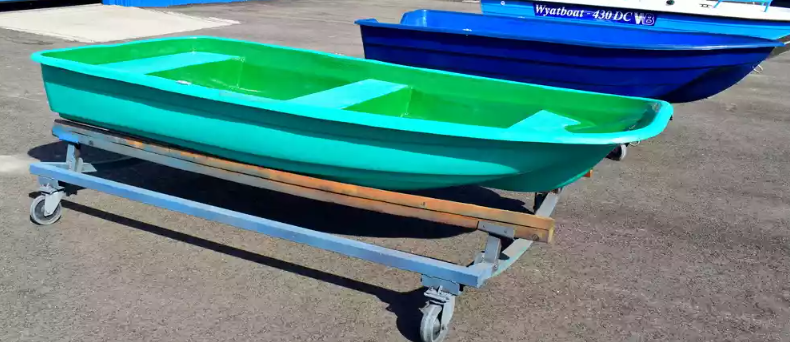 Стеклопластиковая лодка Старт (тримаран) в Рыбинске