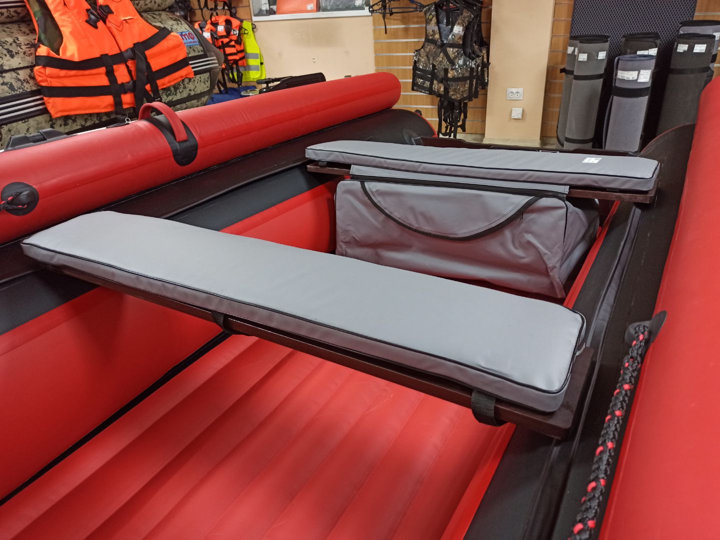 КОМПЛЕКТ МЯГКИХ НАКЛАДОК С СУМКОЙ ДЛЯ ЛОДОК 110Х20 СЕРЫЙ в Рыбинске