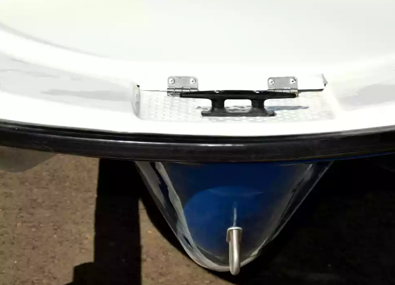 Стеклопластиковая лодка Пингвин с консолью (тримаран) в Рыбинске