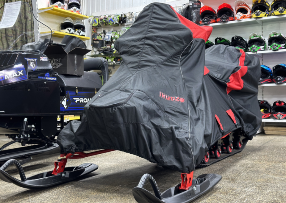 Чехол транспорт. снегохода IKUDZO HUNTER черно-красный Оксфорд ПРЕМИУМ качества с лого IKUDZO в Рыбинске