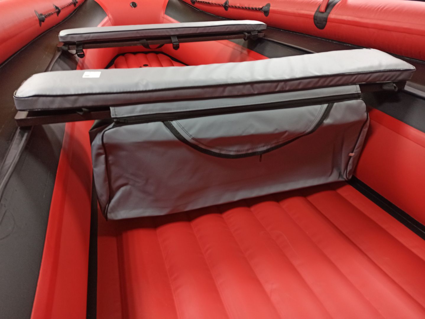 КОМПЛЕКТ МЯГКИХ НАКЛАДОК С СУМКОЙ ДЛЯ ЛОДОК 110Х20 СЕРЫЙ в Рыбинске