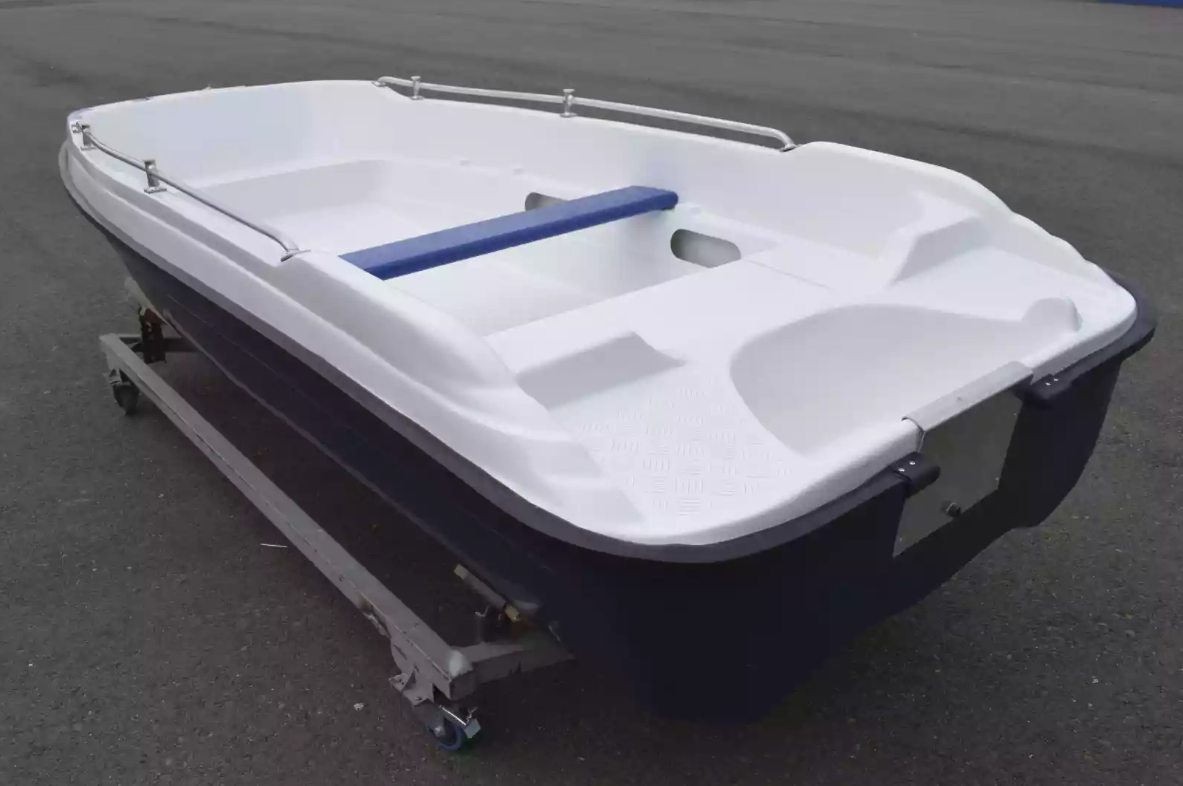 Стеклопластиковая лодка Пингвин New (тримаран) в Рыбинске