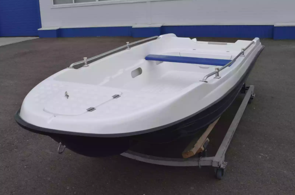 Стеклопластиковая лодка Пингвин New (тримаран) в Рыбинске